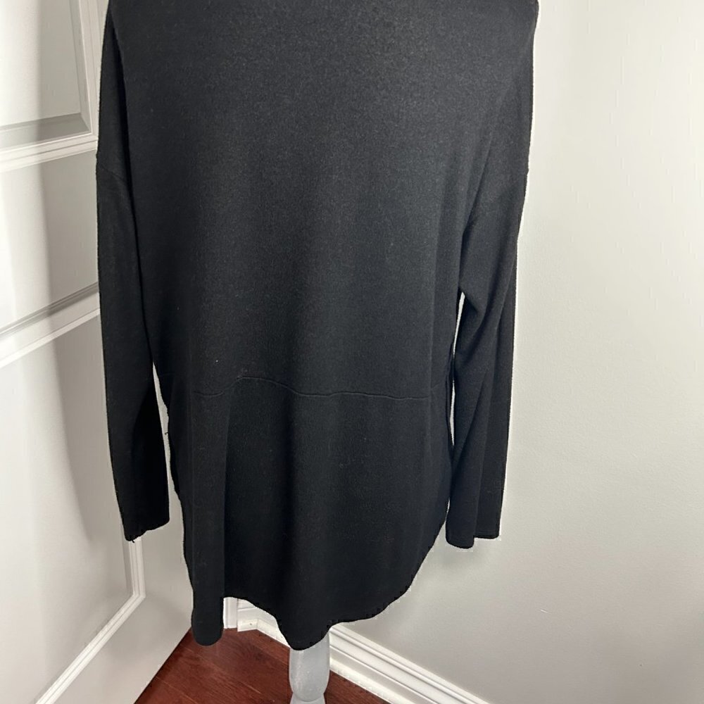 Gibson Black Long Sleeve V Neck Shirt Size M EUC - Picture 2 of 2